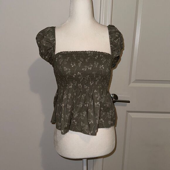 Abercrombie & Fitch Light Olive Green Floral Peplum Top - Picture 1 of 9